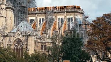 法国巴黎-2019年9月：火灾后巴黎圣母院。 火灾后正在进行的加固工作